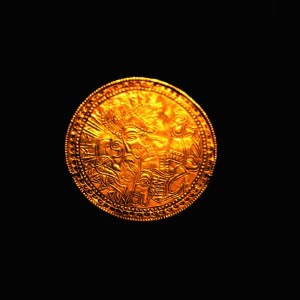 Guldbrakteat aar 500, Nationalmuseet, Oldtidssamlingen
